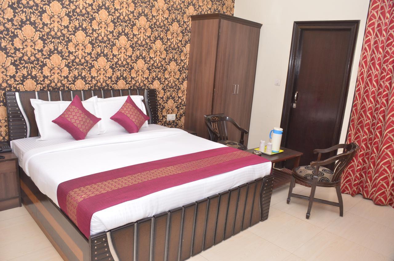 Hotel Jinendra Inn Jaipur Extérieur photo
